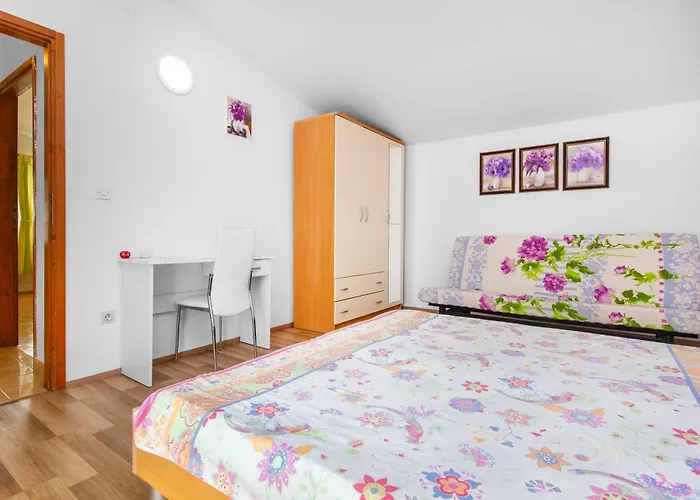 Alaga B Appartement Tribalj